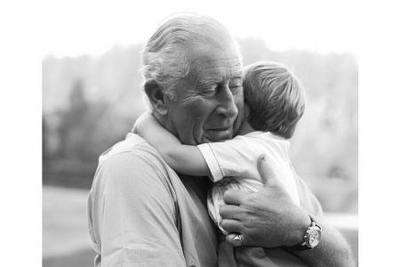 Mit diesem Bild gratuliert Prinz Charles seinem Enkel Louis zum Geburtstag.