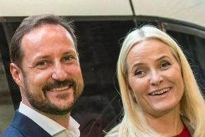 Kronprinz Haakon und seine Frau Mette-Marit machen Osterferien zuhause.