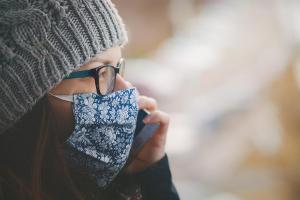 Bei gründlicher Reinigung kann der Mundschutz beliebig oft wieder verwendet werden.