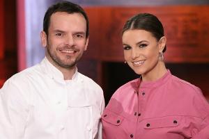 Profikoch Steffen Henssler und Moderatorin Laura Wontorra