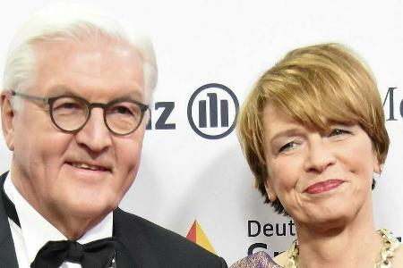 Bundespräsident Frank-Walter Steinmeier mit Ehefrau Elke Büdenbender bei einem Auftritt in Wiesbaden