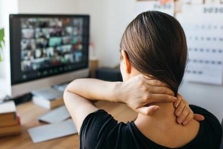 Kleine Massagen können helfen, die Nackenmuskulatur zu entspannen