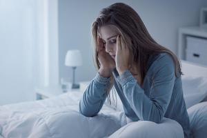 Finanzielle Sorgen können zu Schlafstörungen führen.