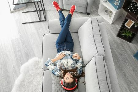 Kopfhörer auf, Musik an und abschalten.