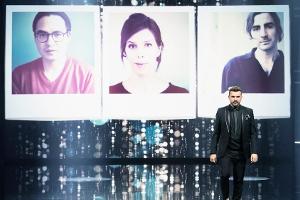 Nora Fingscheidt (hinten) gewinnt die Lola für die "Beste Regie" in "Systemsprenger"; vorne: Moderator Edin Hasanovic.