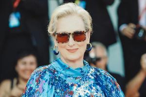 Schauspielerin Meryl Streep will auch auf dem roten Teppich nicht auf die Sonnenbrille verzichten.