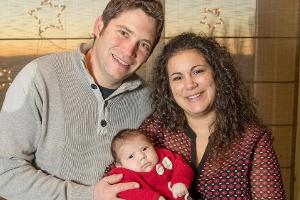 Das "Bauer sucht Frau"-Paar Guy und Victoria mit Tochter Charlotte.