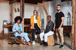 Aminata Belli (l.) und Mohamed El Moussaoui ("MoTrip", r.) führen die Gespräche im Wechsel mit Svenja Kellershohn (2.v.l.) u...