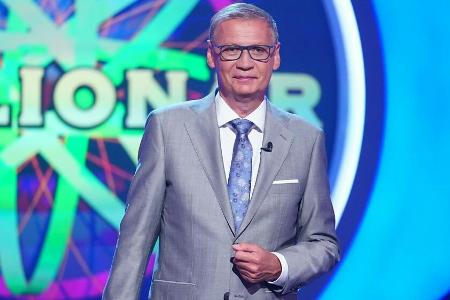 Günther Jauch darf seine Quizfragen endlich wieder vor Publikum stellen.