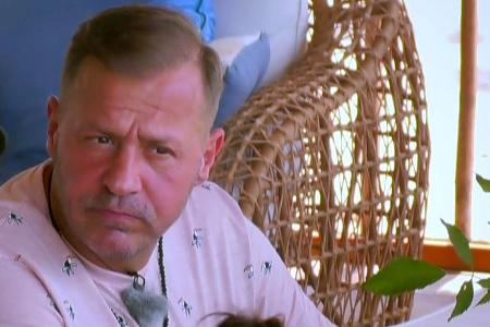 Willi Herren ist um die halbe Welt gereist - nur um jetzt wieder in einem Haus mit Johannes Haller gefangen zu sein
