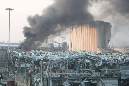 Das gesamte Hafengebiet in Beirut ist nahezu zerstört worden.