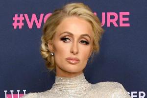 Paris Hilton packt erstmals über ihre Vergangenheit aus.