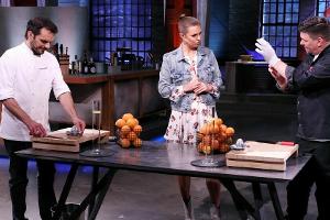 Steffen Henssler (l.) mit Moderatorin Laura Wontorra und Tim Mälzer.