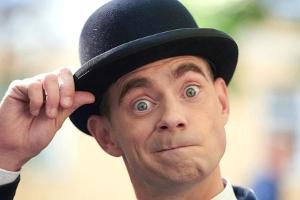 Matt Edwards in der Rolle des Pan Tau in der gleichnamigen Serie.