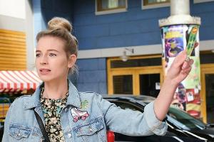 "Unter uns": Jana plant ein besonderes Geschenk für Leni.