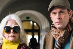 "Einmal Sohn, immer Sohn": Lilo (Christiane Hörbiger) ist nach einer Augen-OP vorübergehend auf die Hilfe ihres Sohnes Ruben...