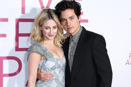 Lili Reinhart und Cole Sprouse