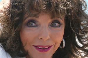 Joan Collins bekam in Südfrankreich Ärger mit der Polizei.