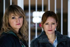 Kommissarin Heller (Lisa Wagner, l.) und LKA-Beamtin Voigt (Lavinia Wilson) suchen einen Sexualstraftäter