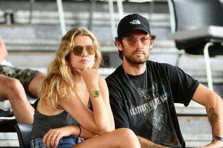 Toni Garrn und Alex Pettyfer sind seit Weihnachten 2019 verlobt.