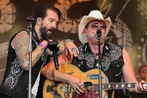 The BossHoss müssen sich weiter auf ihr Bühnen-Comeback gedulden