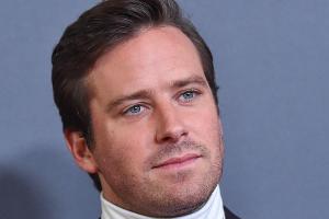 Armie Hammer baut derzeit stark auf einen Freund