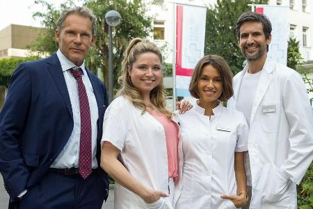 Christian Tramitz (v.l.), Caroline Frier, Anna Julia Antonucci und Tom Beck (r.) drehen für 