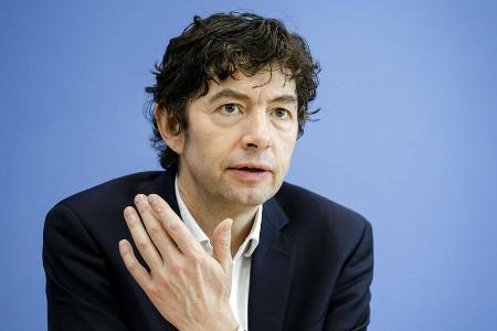 Christian Drosten ist es ein Anliegen, sein Wissen mit den Hörerinnen und Hörern zu teilen.