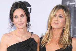 Courteney Cox (l.) und Jennifer Aniston sind seit ihrer Zeit bei "Friends" eng befreundet.