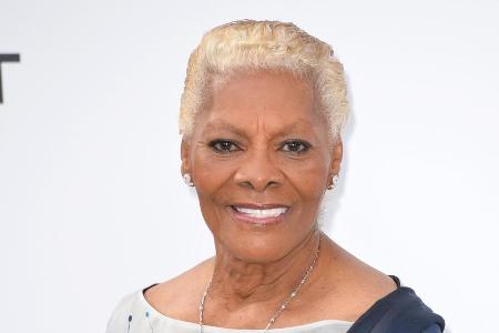 Sängerin Dionne Warwick erobert gerade Twitter