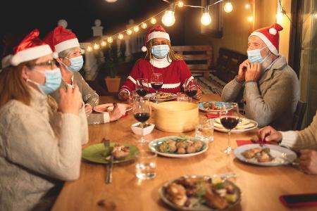 Die AHA-Regeln sind gerade an den Weihnachtsfeiertagen zu beachten.