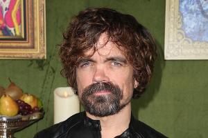 Peter Dinklage darf sich bald Superheld nennen.