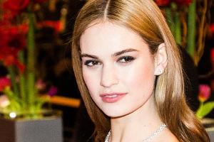Lily James soll zu Pamela Anderson werden.