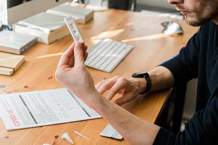 Beim Kauf von Corona-Schnelltests ist Vorsicht geboten!