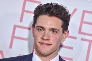 Casey Cott wird bald vor den Traualtar treten.