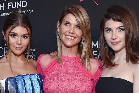 Da lag der Gefängnisaufenthalt noch vor ihr: Lori Loughlin und ihre Töchter Olivia Jade Giannulli (l.) und Isabella Rose Gia...