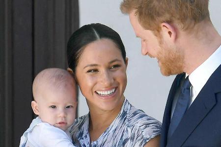 Harry, Meghan und der kleine Archie auf einem Bild aus dem vergangenen Jahr