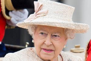 Die Queen braucht Unterstützung im Buckingham Palast.