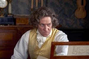 "Louis van Beethoven": Ludwig van Beethoven (Tobias Moretti) ist mit 57 Jahren fast taub.