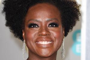 Viola Davis ist die einzige Afroamerikanerin, die einen Academy Award, einen Primetime Emmy Award und einen Tony Award gewin...