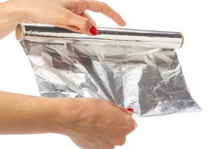 Alufolie kann im Haushalt oft nützlich sein.