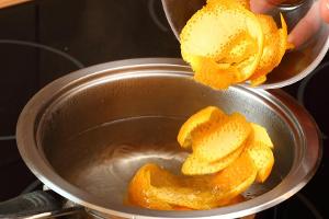 Aus Orangenschalen lässt sich ein aromatischer Tee herstellen.