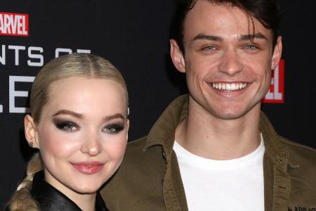 Dove Cameron und Thomas Doherty bei einer Marvel-Party 2018.