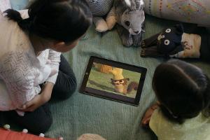 Viele Streaminganbieter haben geeignete Filme und Serien für Kinder.