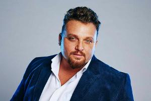 Ex-"Promi Big Brother"-Kandidat Menowin Fröhlich zieht am Montag (9. März) erneut in den TV-Container