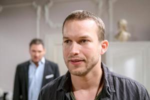 "Sturm der Liebe": Christoph (l.) macht Tim klar, dass die Flucht der einzige Ausweg ist.