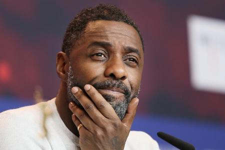 Idris Elba steht derzeit wegen seiner Covid-19-Erkrankung unter Quarantäne