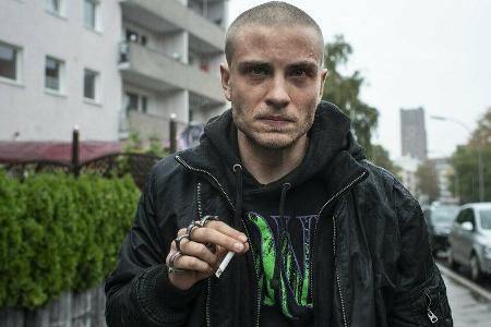 Jannik Schümann als Eric Stehfest in 