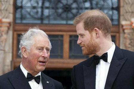 Prinz Charles und Prinz Harry leben derzeit auf verschiedenen Kontinenten