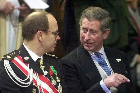 So nah wie bei anderen Aufeinandertreffen (hier im Jahr 1999) sollen sich Fürst Albert II. von Monaco (l.) und Prinz Charles...